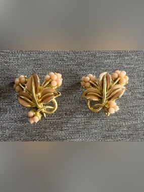 Coro Vintage Floral Clip Earrings-1956